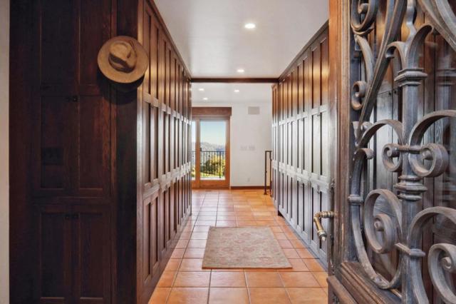 25200 Loma Prieta Avenue, Los Gatos CA: https://media.crmls.org/mediaz/bfc2fa2d-3e0a-44c3-bb9f-976ddaf8bc60.jpg