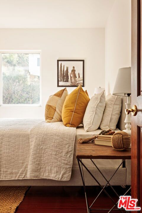 2617 Sleepy Hollow Place, Glendale CA: https://media.crmls.org/mediaz/bfc3ca12-a585-45dd-a86e-46200a16014d.jpg