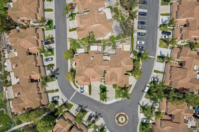 731 Edgewater Dr, Chula Vista CA: https://media.crmls.org/mediaz/bfc50978-1bc8-490a-bb3d-40cfd735897e.jpg