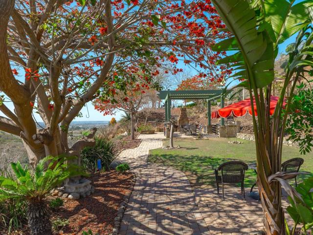 30419 Canyon Estates Road, Vista CA: https://media.crmls.org/mediaz/bfc57b21-762d-4119-aac1-5bf3f163d1ca.jpg