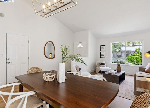 2485 Talavera Dr, San Ramon CA: https://media.crmls.org/mediaz/bfc5a6ae-e4e0-45be-8086-5f40c3c2c947.jpg