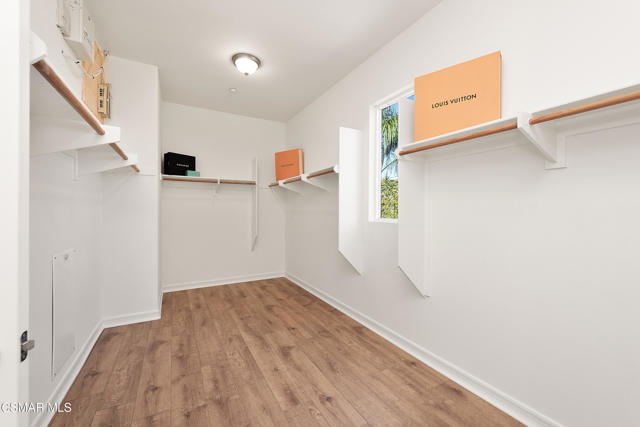 13290 Red Bird Court, Moorpark CA: https://media.crmls.org/mediaz/bfc620ef-6547-44e2-9d6b-62420719749e.jpg