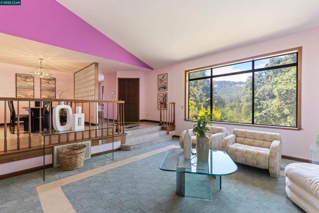 39 Mira Loma Rd, Orinda CA: https://media.crmls.org/mediaz/bfc6ace1-e90c-4f81-9dcf-ef46719fac06.jpg