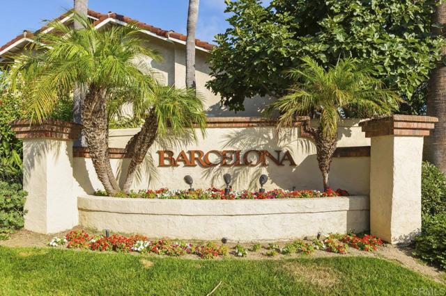 4065 Caminito Davila, San Diego CA: https://media.crmls.org/mediaz/bfc7323e-579d-4282-a0fb-250a86eda2fb.jpg