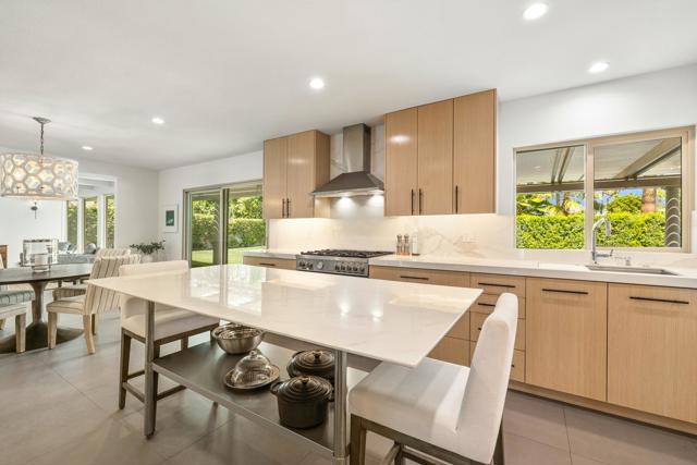75322 Desert Park Drive, Indian Wells CA: https://media.crmls.org/mediaz/bfc7952e-a3b5-4825-87fc-f0ef7a7f5371.jpg