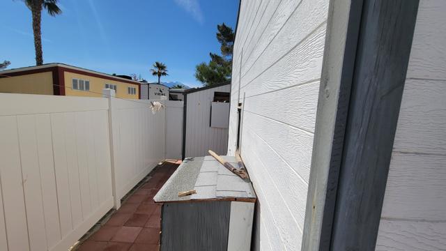 74711 Dillon Road, Desert Hot Springs CA: https://media.crmls.org/mediaz/bfc7c5a5-d6a7-4301-87d2-12436a45efa5.jpg