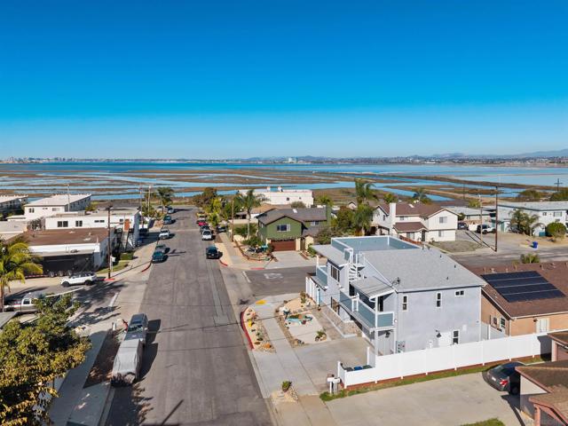 413 Delaware St, Imperial Beach CA: https://media.crmls.org/mediaz/bfc85509-c4dd-4eb7-b5b7-3950956fac8c.jpg