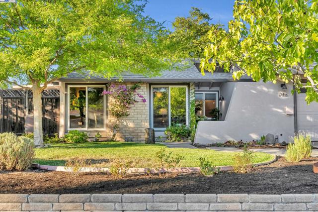 786 Bonita Ave, Pleasanton CA: https://media.crmls.org/mediaz/bfc89c83-e84c-407d-88e6-f590e3c0927f.jpg