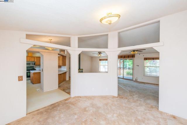 31 Rocky Road, Weaverville CA: https://media.crmls.org/mediaz/bfc92d99-b284-43b9-b3aa-4535f0e08722.jpg