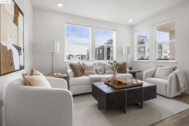 2818 Fifth Street, Alameda CA: https://media.crmls.org/mediaz/bfc932ef-f323-4f83-be33-2313e410c189.jpg