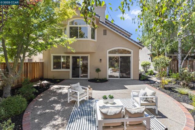 24 Volterra Ct, Danville CA: https://media.crmls.org/mediaz/bfc95d40-1d3c-4bdb-a40d-fc8439620af1.jpg