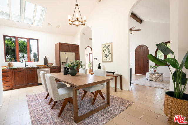 4559 E Rose Hill Drive, Los Angeles CA: https://media.crmls.org/mediaz/bfc9d59c-67ab-4511-a989-95dea85a0a7e.jpg