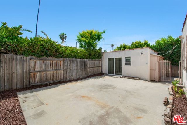 1558 Ellsmere Avenue, Los Angeles CA: https://media.crmls.org/mediaz/bfca68fa-7875-48c3-8e3f-78e2c1e4e9eb.jpg