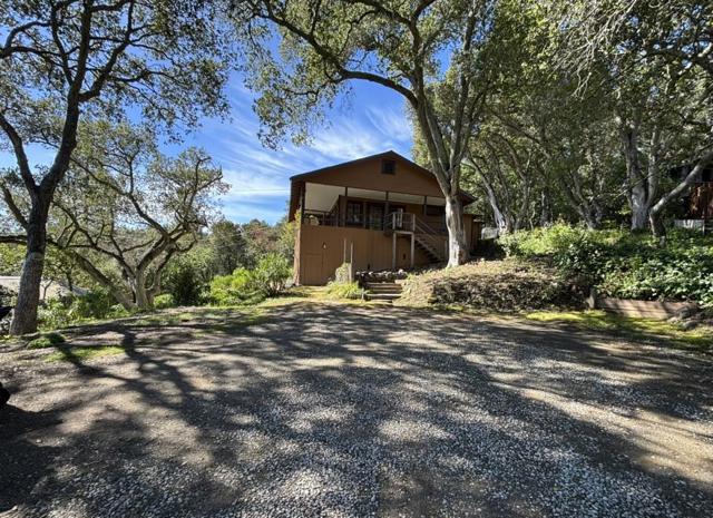 102 Santa Maria Avenue, Portola Valley CA: https://media.crmls.org/mediaz/bfca6c52-190d-4f07-bb7d-5a816b59697e.jpg