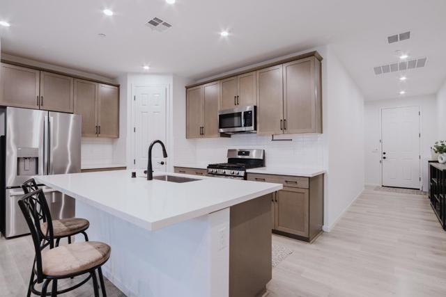 554 Pleasant Drive, Lathrop CA: https://media.crmls.org/mediaz/bfca9487-5de3-4e93-933c-1d4c1bc7702a.jpg