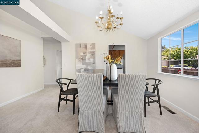5040 Murchio Dr, Concord CA: https://media.crmls.org/mediaz/bfca9f70-a734-457f-a8de-086868b75915.jpg