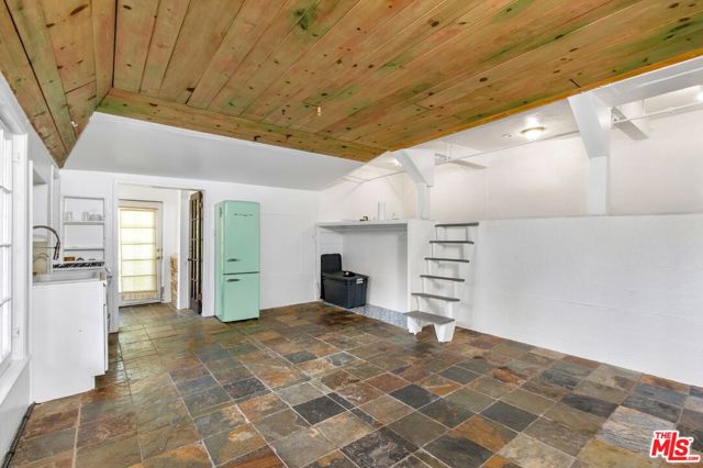 6933 Vanland Trail, Los Angeles CA: https://media.crmls.org/mediaz/bfcaadd4-c7a3-49dd-8372-2e20110fc683.jpg