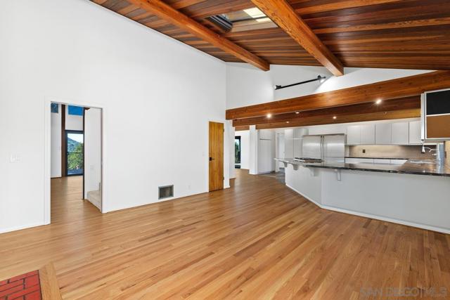 30830 Ranch Creek Rd, Valley Center CA: https://media.crmls.org/mediaz/bfcac8b6-fd6c-4191-992b-ba09e57473c8.jpg