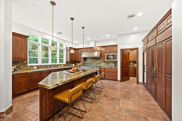 1533 Rancho Avenue, Glendale CA: https://media.crmls.org/mediaz/bfcb6cdc-df4d-4650-8f2c-496e719dfe87.jpg
