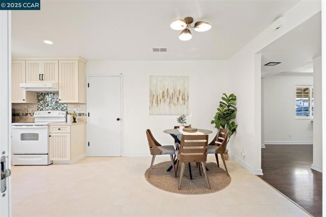 2283 Greenwich Rd, San Pablo CA: https://media.crmls.org/mediaz/bfcb76d5-827c-477f-b392-10317eb6fb97.jpg