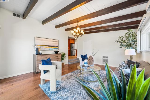 1457 Via El Monte, San Lorenzo CA: https://media.crmls.org/mediaz/bfcbcf29-d732-455d-9064-8f83e30ccf77.jpg