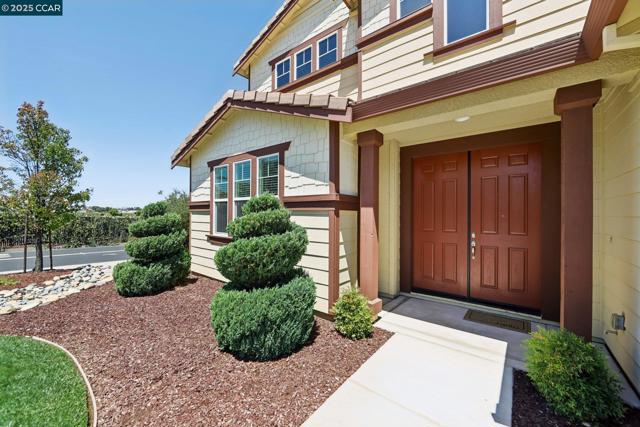 1610 Coventry Dr, Oakley CA: https://media.crmls.org/mediaz/bfcc267f-7488-47b5-8f44-adb71d4933f9.jpg