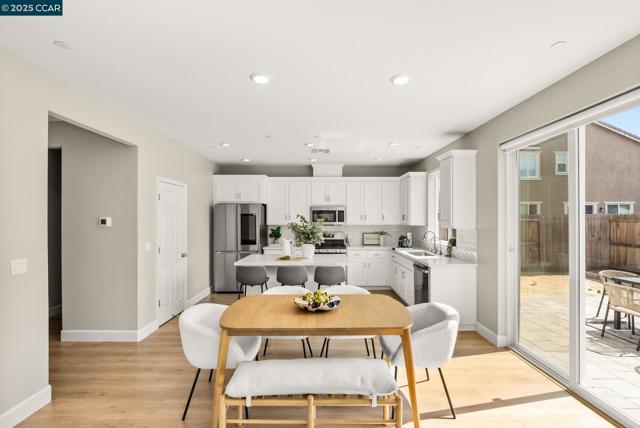 612 Farmstead Drive, Vacaville CA: https://media.crmls.org/mediaz/bfcc2f19-24aa-42df-a59e-19e20ffd0095.jpg