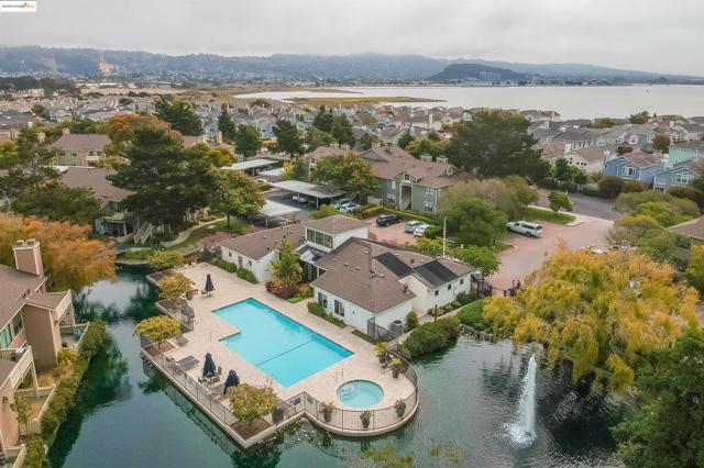 63 Lakeshore Ct, Richmond CA: https://media.crmls.org/mediaz/bfcca640-c90a-4f4d-8799-d5a5c78af91d.jpg