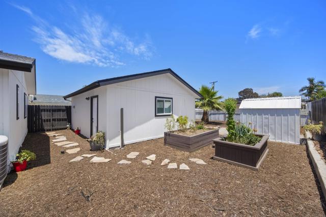 8620 Atlas View Drive, Santee CA: https://media.crmls.org/mediaz/bfccb8d6-a371-4f1e-b0e0-38d87623c60c.jpg