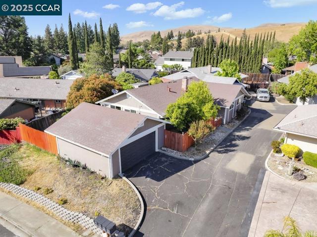 1821 Alicante Ct, Concord CA: https://media.crmls.org/mediaz/bfcd3231-b659-48f8-950f-409d43ac5042.jpg