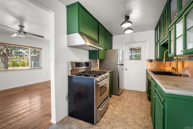 406 26 S Grape St, Escondido CA: https://media.crmls.org/mediaz/bfcd8b4e-7d80-4d58-8b85-3a5e0cb80487.jpg