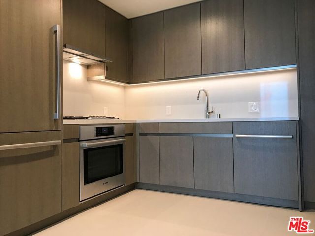 889 Francisco Street, Los Angeles CA: https://media.crmls.org/mediaz/bfce4f76-dc15-4f31-9bdd-b17626f68e1d.jpg