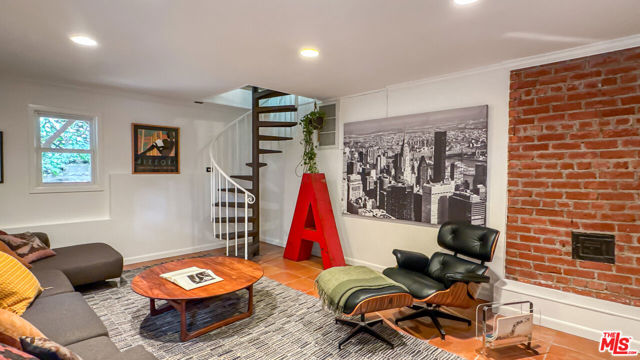 752 Country Club Drive, Burbank CA: https://media.crmls.org/mediaz/bfce8d59-4bac-4c29-81f9-a505bb0330cf.jpg