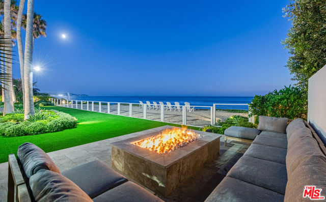 31272 Broad Beach Road, Malibu CA: https://media.crmls.org/mediaz/bfcea6e1-66d8-4bd8-869d-f13fcfe1c4c6.jpg