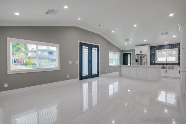 2476 Coolidge Ave, Los Angeles CA: https://media.crmls.org/mediaz/bfcee8ff-5ef7-40f1-a311-c50d16287aea.jpg