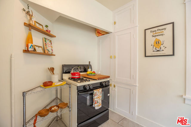 732 N Toledo Walk, Long Beach CA: https://media.crmls.org/mediaz/bfceef50-6e90-4b6b-80b3-7522b76e57c0.jpg