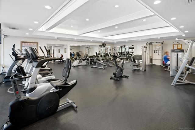 5719 Caminito Norte, La Jolla CA: https://media.crmls.org/mediaz/bfcf02e0-d5ed-4332-aa71-c7b499c2e186.jpg