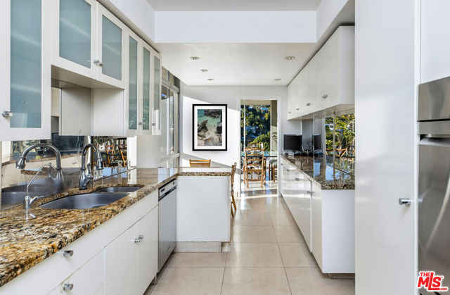Image 13 of 22 For 9255 Doheny Road 1101