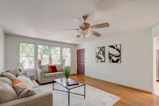 3981 Hatton St, San Diego CA: https://media.crmls.org/mediaz/bfcfbf80-52f2-4695-9c87-349618e48a59.jpg