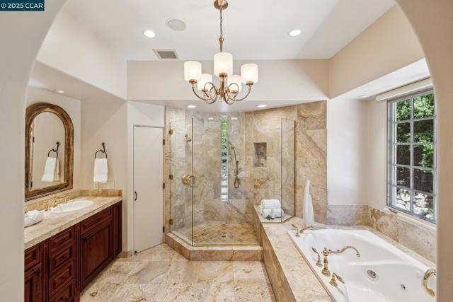 3711 Northgate Woods Court, Walnut Creek CA: https://media.crmls.org/mediaz/bfcff6a0-9dcb-4546-abfa-c290da0b00ce.jpg