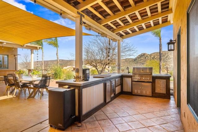 15636 Sage Hill Drive, Ramona CA: https://media.crmls.org/mediaz/bfd02acd-1d47-4cf4-ac76-6c963eb78833.jpg