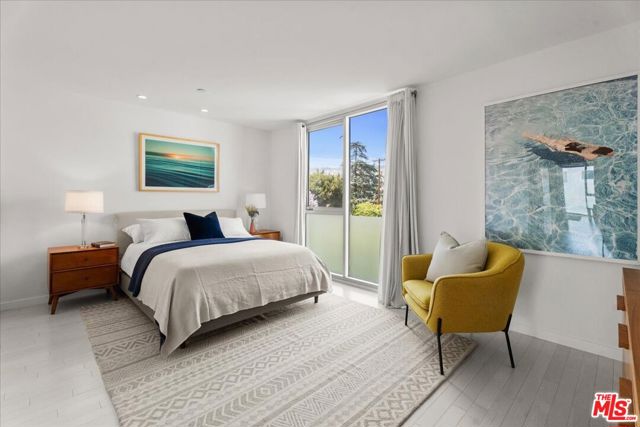 7917 Willoughby Avenue, Los Angeles CA: https://media.crmls.org/mediaz/bfd041a8-5d0b-4644-8f4b-04ac6f1a928f.jpg