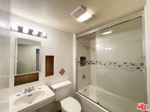 4780 Hub Street, Los Angeles CA: https://media.crmls.org/mediaz/bfd1af57-1e94-4957-8f92-b3869c79ab8a.jpg