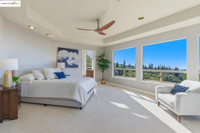 6413 Gwin Ct, Oakland CA: https://media.crmls.org/mediaz/bfd1ba19-8a5a-49cd-bb57-e16a8e93dd75.jpg