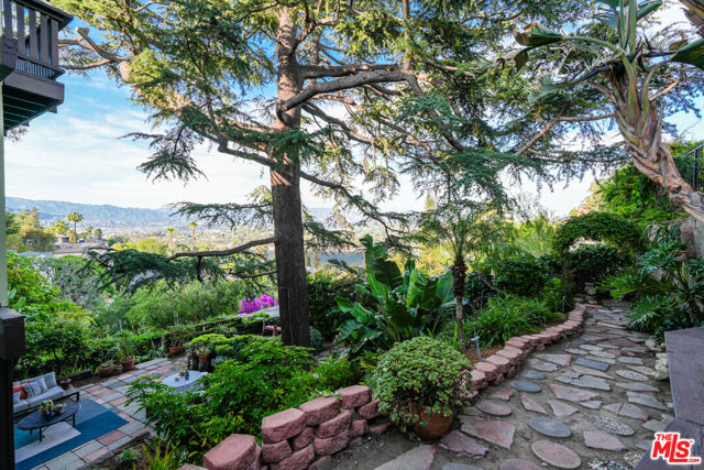 2020 Redcliff Street, Los Angeles CA: https://media.crmls.org/mediaz/bfd1bcc8-7b09-4b4b-821e-93ac6c13cae1.jpg