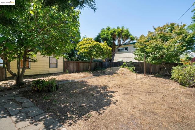 1239 Carleton St, Berkeley CA: https://media.crmls.org/mediaz/bfd1bdc0-c3c4-4d02-9d60-f2c227aa239a.jpg