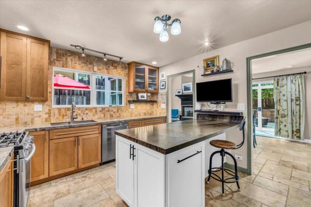 1128 3rd Street, Monterey CA: https://media.crmls.org/mediaz/bfd1c46f-e0c4-45d8-946f-6cd55bd372ee.jpg