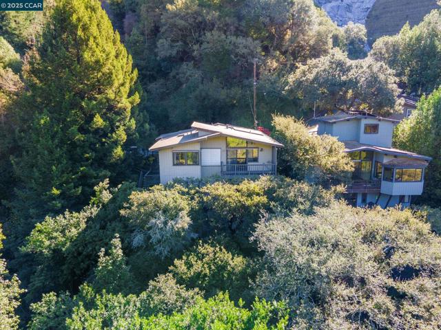 1383 Alvarado Rd, Berkeley CA: https://media.crmls.org/mediaz/bfd22473-32c9-46c4-b67f-11e0f2ac55a1.jpg