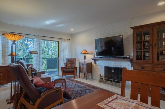 120 Del Mesa Carmel, Carmel CA: https://media.crmls.org/mediaz/bfd286ab-a16b-45a3-b5b6-679d68523495.jpg