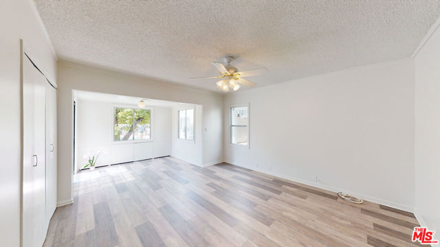 525 N Rexford Drive, Beverly Hills CA: https://media.crmls.org/mediaz/bfd2adf2-2b36-4be9-ab43-1ba5c808011d.jpg
